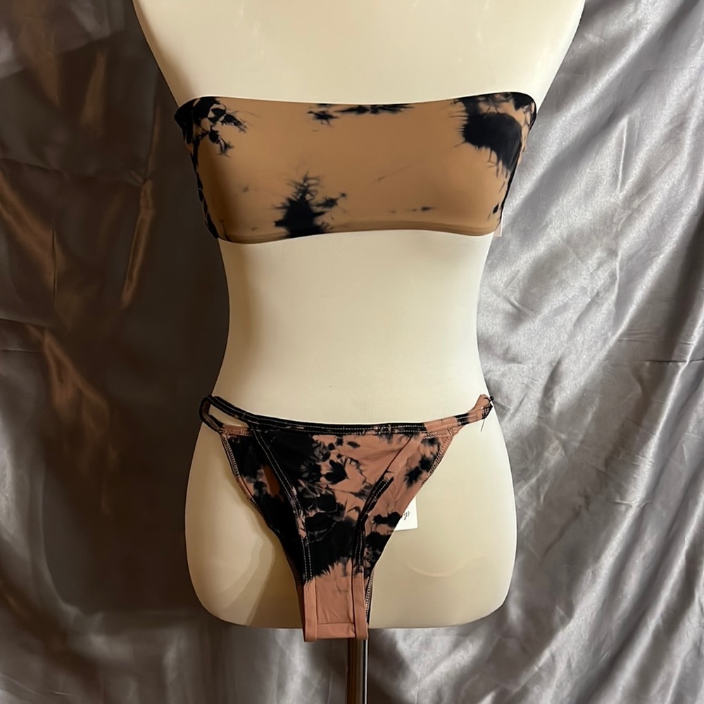 Brand New Small Dippin Daisies Two Piece Swimwear